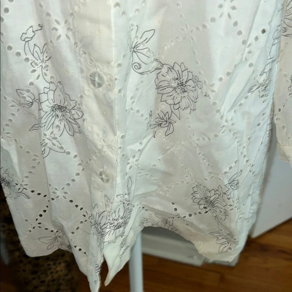 Sag harbor Floral Embroidered Cream Women's Top